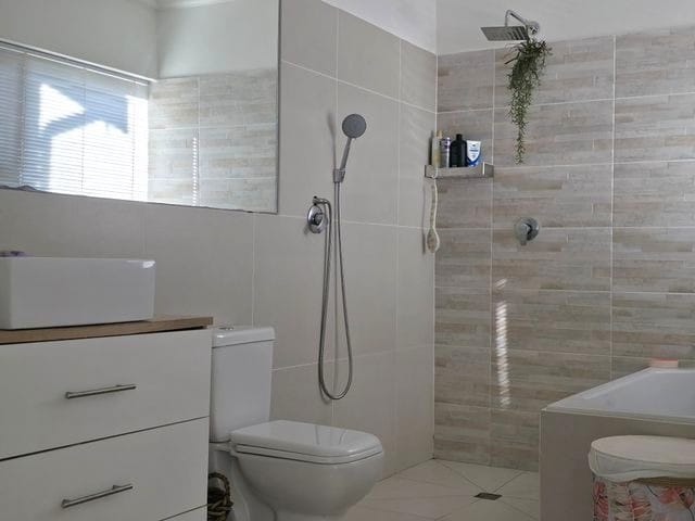 3 Bedroom Property for Sale in Wavecrest Eastern Cape